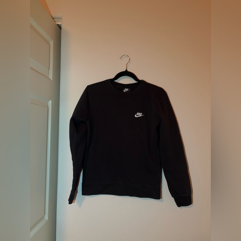 Nike Black Women’s CrewNeck sweater